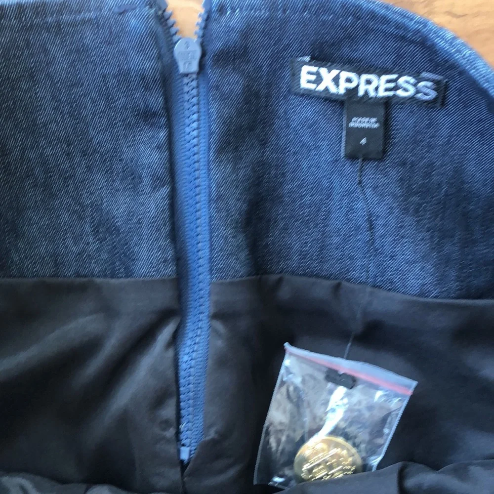Express Denim Mini - Picture 3 of 3